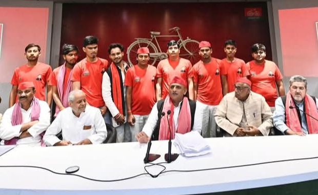 Lucknow, सपा प्रमुख अधिकेश यादव,चालान