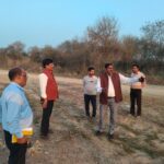 बिल्हौर एसडीएम डॉ.संजीव दीक्षित मौके पर जाकर निरीक्षण करते हुए